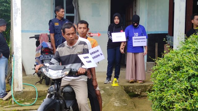 Polisi Gelar Rekonstruksi Kasus Kopi Sianida Tewaskan Pelajar MTs di Pacitan